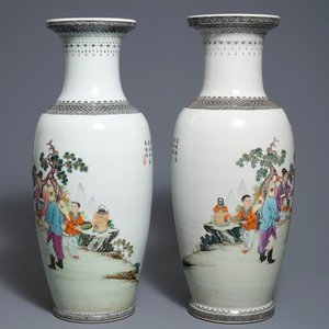 Une paire de vases en porcelaine de Chine famille rose, marque de Qianlong, 20ème — photo 2