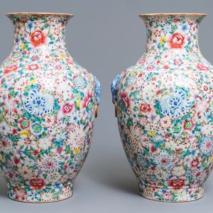 Une paire de vases en porcelaine de Chine famille rose, marque de Qianlong, République — photo 1