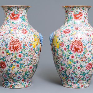 Une paire de vases en porcelaine de Chine famille rose, marque de Qianlong, République — photo 3