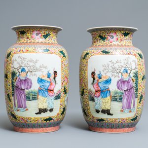 Une paire de vases en porcelaine de Chine famille rose, marque de Qianlong, République — photo 4