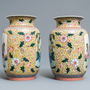 Une paire de vases en porcelaine de Chine famille rose, marque de Qianlong, République — photo 5