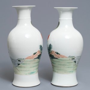 Une paire de vases en porcelaine de Chine famille rose, marque de Qianlong, République, 20ème — photo 3