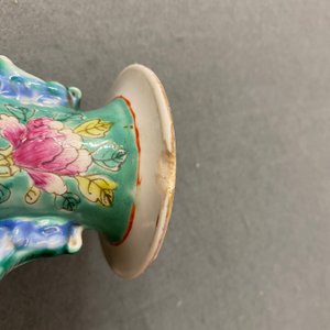 Une paire de vases en porcelaine de Chine famille rose pour le marché Straits ou Peranakan, 19ème — photo 7