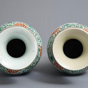 Une paire de vases en porcelaine de Chine famille verte, 19/20ème — photo 5