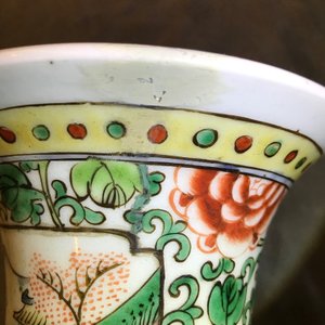 Une paire de vases en porcelaine de Chine famille verte, 19/20ème — photo 7