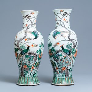 Une paire de vases en porcelaine de Chine famille verte, 19ème — photo 1