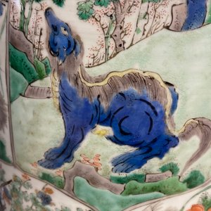 Une paire de vases en porcelaine de Chine famille verte à décor d'animaux mythiques, Kangxi — photo 15