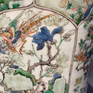 Une paire de vases en porcelaine de Chine famille verte à décor d'animaux mythiques, Kangxi — photo 20