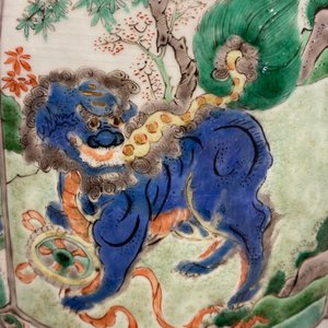 Une paire de vases en porcelaine de Chine famille verte à décor d'animaux mythiques, Kangxi — photo 26