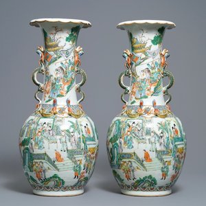 Une paire de vases en porcelaine de Chine famille verte de Canton, 19ème — photo 1