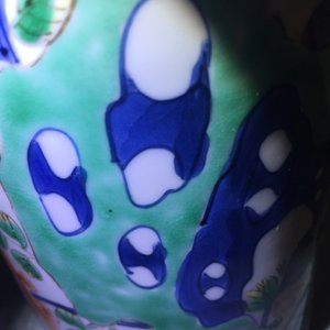 Une paire de vases en porcelaine de Chine famille verte de type rolwagen, Kangxi — photo 12