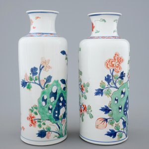 Une paire de vases en porcelaine de Chine famille verte de type rolwagen, Kangxi — photo 3