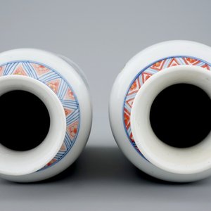 Une paire de vases en porcelaine de Chine famille verte de type rolwagen, Kangxi — photo 5