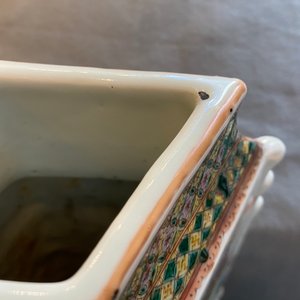Une paire de vases en porcelaine de Chine famille verte en forme de losange, 19ème — photo 25
