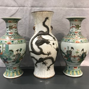 Une paire de vases en porcelaine de Chine famille verte et un vase dit 'de Nankin', 19ème — photo 7