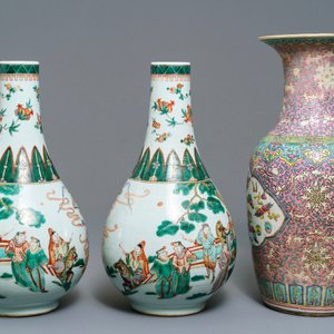Une paire de vases en porcelaine de Chine famille verte et un vase en famille rose, 19ème — photo 4