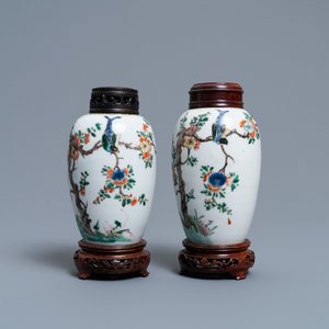 Une paire de vases en porcelaine de Chine famille verte, Kangxi — photo 1