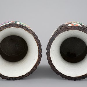 Une paire de vases en porcelaine de Chine, famille verte sur craquelé, Nanking, 19ème — photo 5
