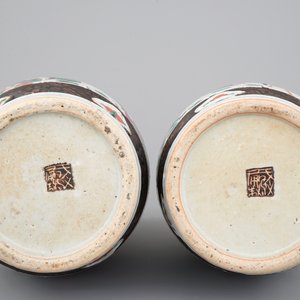 Une paire de vases en porcelaine de Chine, famille verte sur craquelé, Nanking, 19ème — photo 6