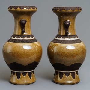 Une paire de vases en porcelaine de Chine monochrome dite "de Nankin", 19ème — photo 2
