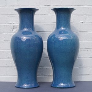 Une paire de vases en porcelaine de Chine monochrome, marque de Kangxi, 19ème — photo 7
