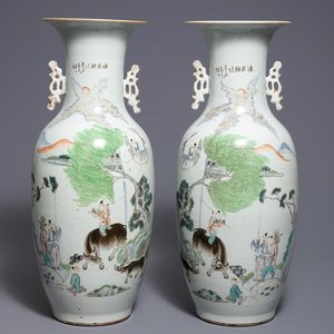 Une paire de vases en porcelaine de Chine qianjiang cai, 19/20ème — photo 1