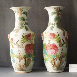 Une paire de vases en porcelaine de Chine qianjiang cai, 19/20ème — photo 7