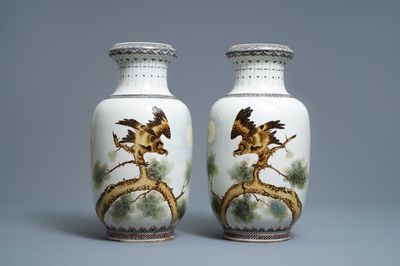 Une paire de vases en porcelaine de Chine, signées Cheng Yiting (1885-1948), datées 1931