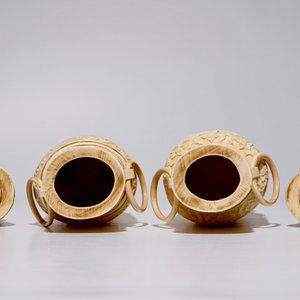 Une paire de vases et couvercles en ivoire sculpté, Chine, début du 20ème — photo 5