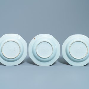 Une paire de vases et six assiettes en porcelaine de Chine famille rose à décor 'feuille de tabac', Qianlong — photo 3