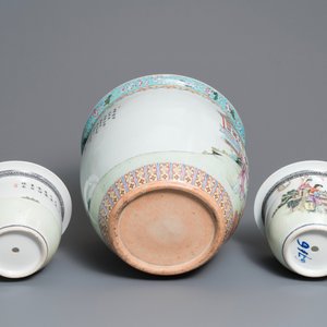 Une paire de vases et trois jardinières en porcelaine de Chine, République, 20ème — photo 13