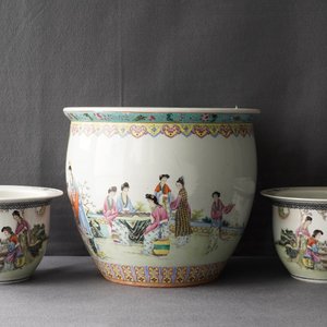Une paire de vases et trois jardinières en porcelaine de Chine, République, 20ème — photo 16