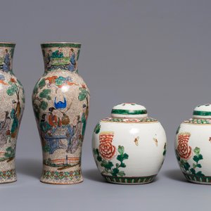 Une paire de vases et une paire de pots couverts en porcelaine de Chine famille verte, 19ème — photo 3