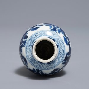 Une paire de vases miniatures en porcelaine de Chine bleu et blanc, marques pseudo-Delft, Kangxi — photo 12