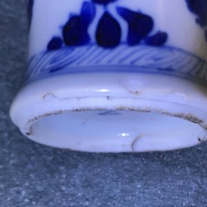 Une paire de vases miniatures en porcelaine de Chine bleu et blanc, marques pseudo-Delft, Kangxi — photo 21