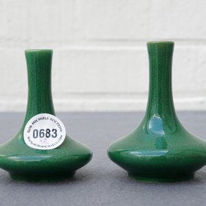 Une paire de vases miniatures en porcelaine de Chine vert monochrome, Kangxi — photo 8