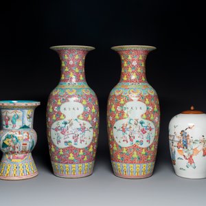 Une paire de vases, une crachoir et un pot en porcelaine de Chine famille rose, 19ème — photo 2