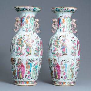 Une paire de vases 'Wu Shuang Pu' en porcelaine de Chine famille rose de Canton, 19ème — photo 1
