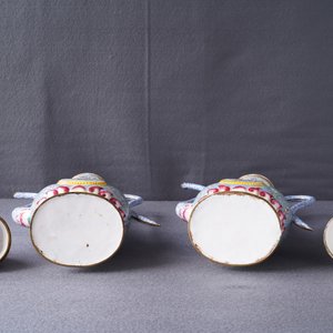Une paire de verseuses couvertes en émaux de Canton pour le marché islamique, Qianlong/Jiaqing — photo 12