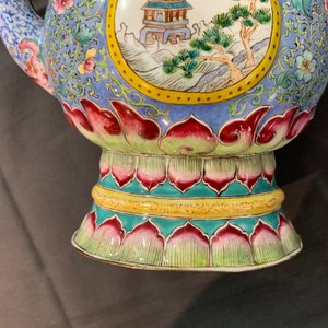 Une paire de verseuses couvertes en émaux de Canton pour le marché islamique, Qianlong/Jiaqing — photo 18