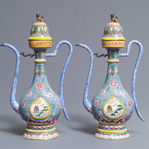 Une paire de verseuses couvertes en émaux de Canton pour le marché islamique, Qianlong/Jiaqing — photo 2