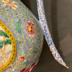 Une paire de verseuses couvertes en émaux de Canton pour le marché islamique, Qianlong/Jiaqing — photo 28