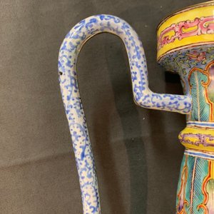 Une paire de verseuses couvertes en émaux de Canton pour le marché islamique, Qianlong/Jiaqing — photo 30