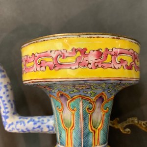 Une paire de verseuses couvertes en émaux de Canton pour le marché islamique, Qianlong/Jiaqing — photo 31
