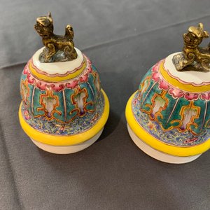 Une paire de verseuses couvertes en émaux de Canton pour le marché islamique, Qianlong/Jiaqing — photo 36