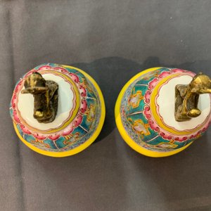 Une paire de verseuses couvertes en émaux de Canton pour le marché islamique, Qianlong/Jiaqing — photo 38