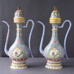 Une paire de verseuses couvertes en émaux de Canton pour le marché islamique, Qianlong/Jiaqing — photo 8