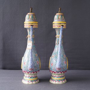 Une paire de verseuses couvertes en émaux de Canton pour le marché islamique, Qianlong/Jiaqing — photo 9