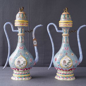 Une paire de verseuses couvertes en émaux de Canton pour le marché islamique, Qianlong/Jiaqing — photo 10