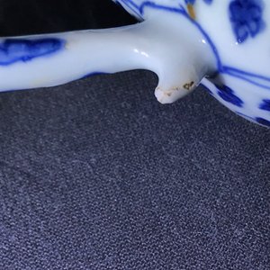 Une paire de verseuses couvertes en porcelaine de Chine bleu et blanc, Kangxi — photo 9